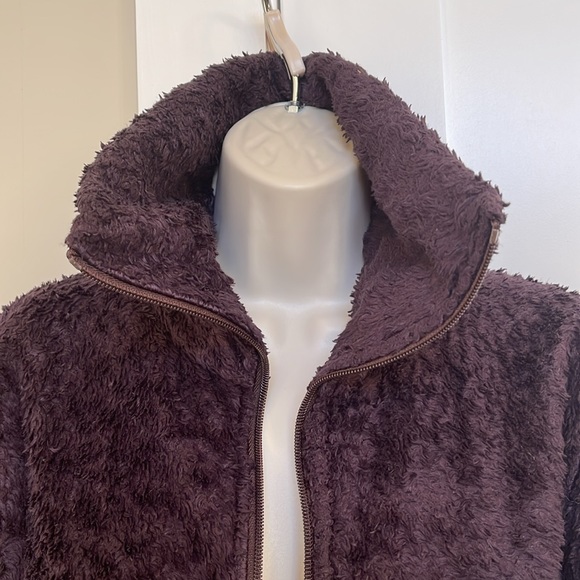 Girl’s Deep Purple Patagonia Jacket - Picture 2 of 7